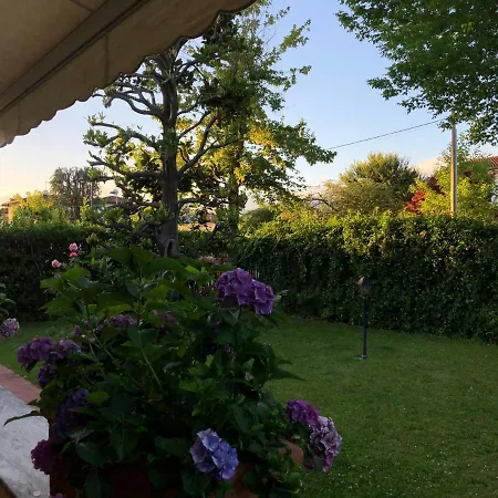 Privatunterkunft La Mansarda Con Giardino 